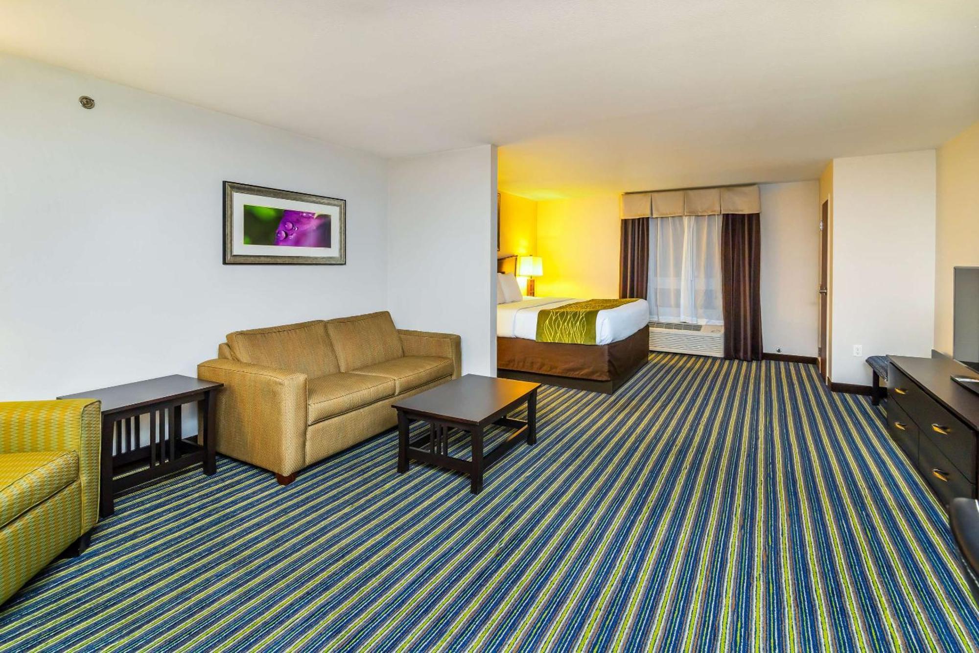 Comfort Inn & Suites Moose Jaw Exterior foto